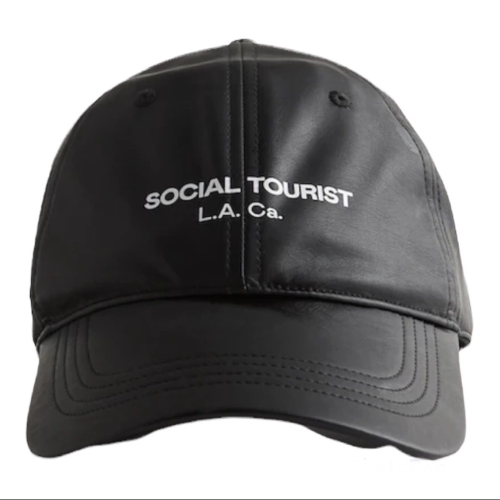 NWOT  Social Tourist faux leather hat